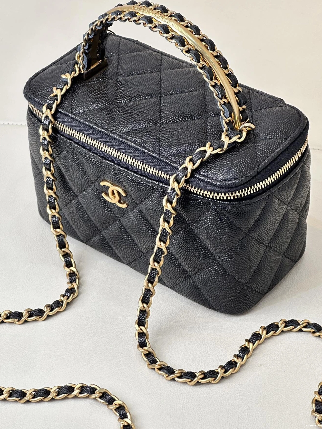 CHAIN-16x9.5x8cm WITH SMALL VANITY CHANEL CHANELASSIC 0817